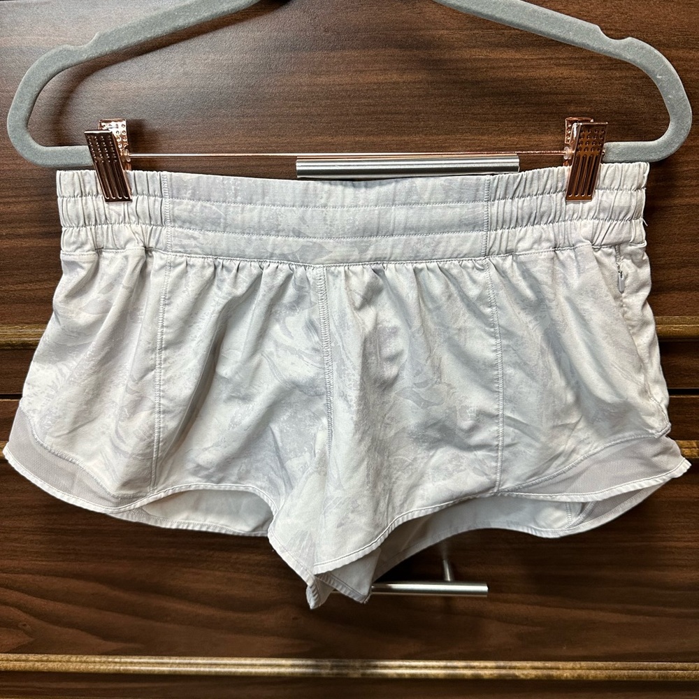 Lululemon Hotty Hot Short II LR *2.5" Size 10 Regular